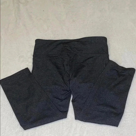 Gap Athletic Wear Cropped Leggings - Picture 5 of 6